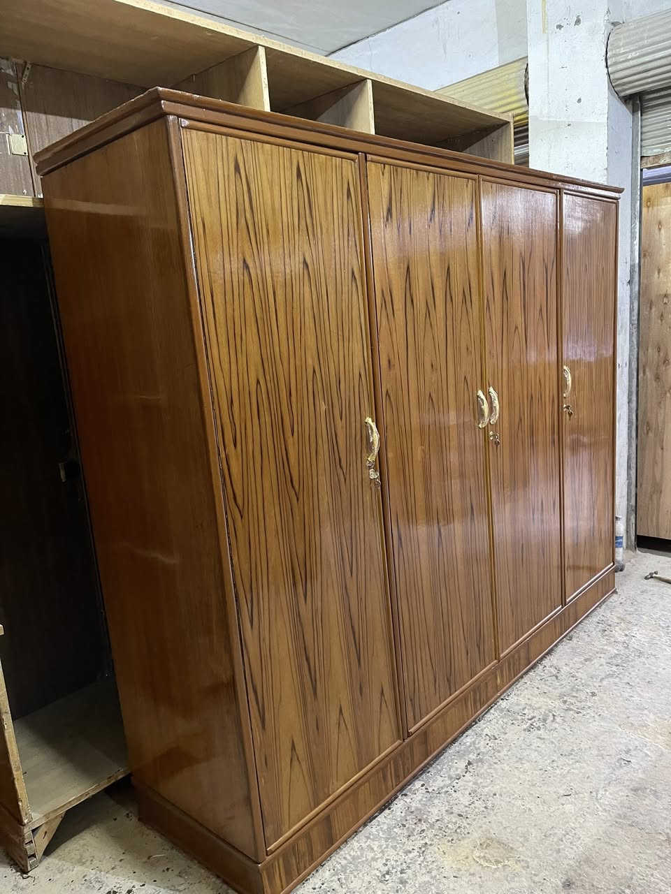 كنتور ٤ باب كامل سعره ٢٦٠ وبي مجال مكانه نجف ***********
