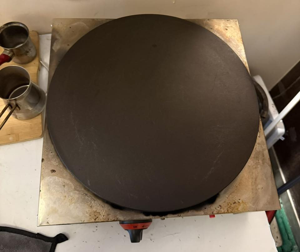 غراض كافييه للبيع (نطيف جداً)
مكاني /بغداد -المشتل 

واتساب /***********
