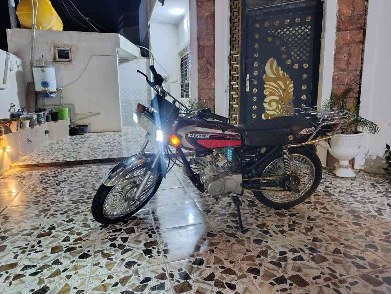 سلام عليكم ورحمة الله وبركاتة شباب دراجه البيع موديل 21 كهربايات كله شغاله محرك صوت ناعم مجفته شغل دره اوله  بيه شويه نواقص مو هواي اشاير خلفي ودشبول  سعر 400 بيه مجال حك جيه عنوان تكريت سكن الديوم متواجد واتساب ومازنجر رقم ***********
