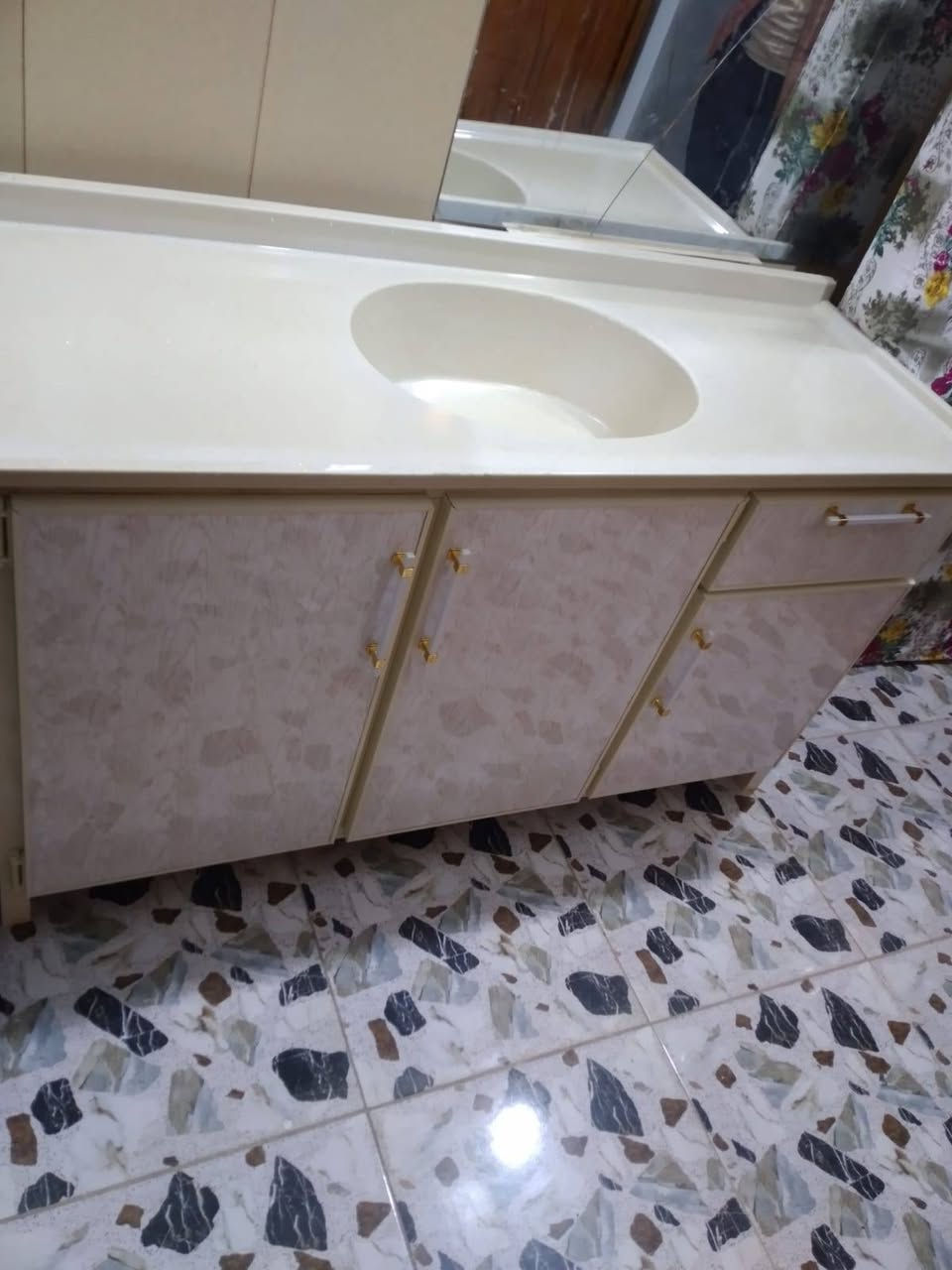 بسم آلله الرحمن الرحیم  متوفر سنکات ومرمر القیاسات حسب الطلب واللون کذلك حسب الطلب جمله ومفرد متوفر 
العنوان: التآمیم_الدواچن 

للتواصل: ***********
