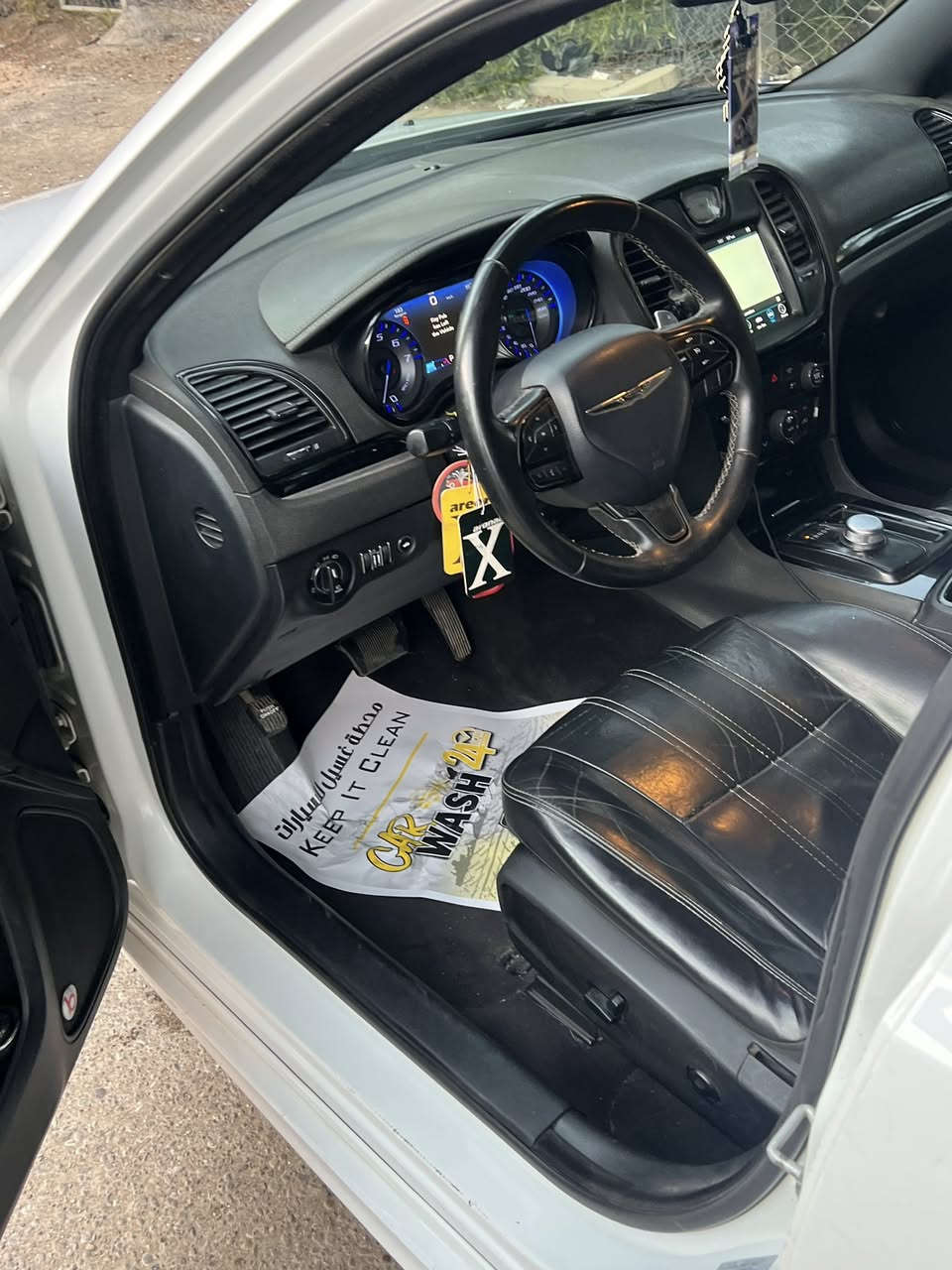 كرايسلر كندي (كلين تايتل)
موديل: 2017 (S) فول مواصفات 
بالعراق بيهه باب امبدل  
الممشى: 156mi
رقم: اربيل
اللون: ابيض
مواصفات :
بانوراما
تحكمات بل كشنات
عداد 260
تشغيل عن بعد
تدفئه بل كشنات الاماميه
مرايه تعتيم ذاتي
كشنات كهرباء
بجم عريض(دبل لحيه)
شفتات ستيرن
دمام بصندوك بيتس
لايت زنون
وباقي مواصفات الs معروفه
رقم صاحب سيارة ***********
