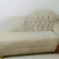 كنبة • سرير • رفوف