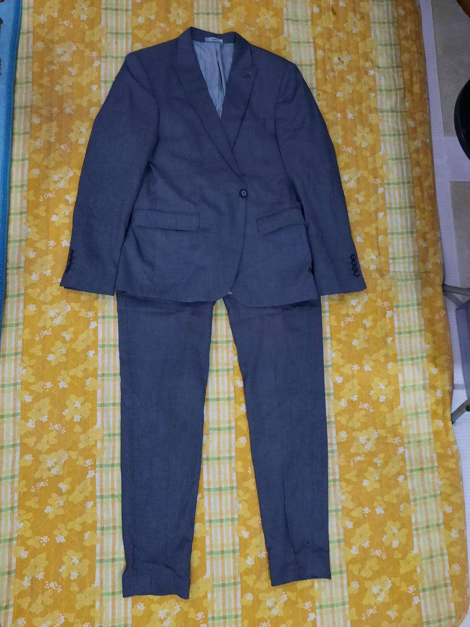 قوط شبابيةمستعملة نظيفة
السعر ٢٥ وبي مجال 
العنوان حي الزيتون 
رقم الهاتف ***********
