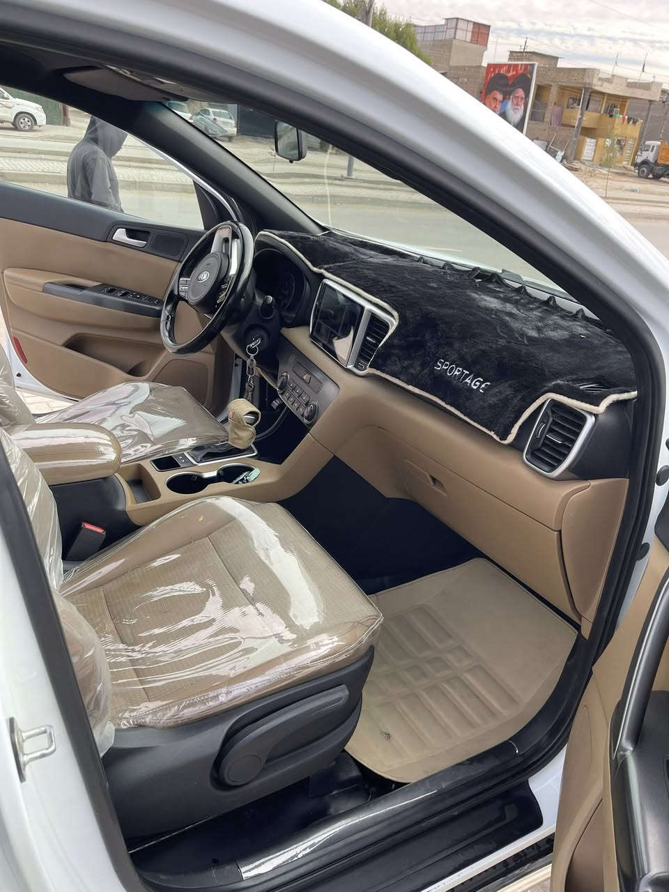 سبورتج للبيع موديل 2019خليجي مكفولة من لصبغ وتبديل فقط بارد اثر شخط بالباب ومسويهن كارت كير مكينة تبريد تتفئه شركة حساسات خليفي امامي شاشة كامرة تحكمات ستيرن ثلاث انضمة قيادة سيارة بعدها على وضع الشركة ماشية 49حقيقي باسمي لسعر 194وميها مجال قليل مكان سيارة لكرخ تقاطع درويش ***********

