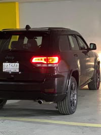 ‏2021 Jeep grand cherokee  ‏ رقم بغداد مشروع وطني بأسمي  ماشية حالياً ...