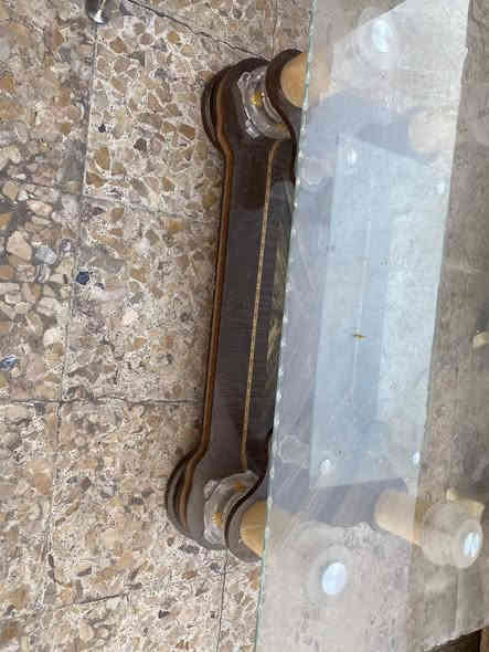 ماصات زجاج عدد 4 وماصه كبيره  السعر 50  شرط النظافه فول     موبايل ***********
