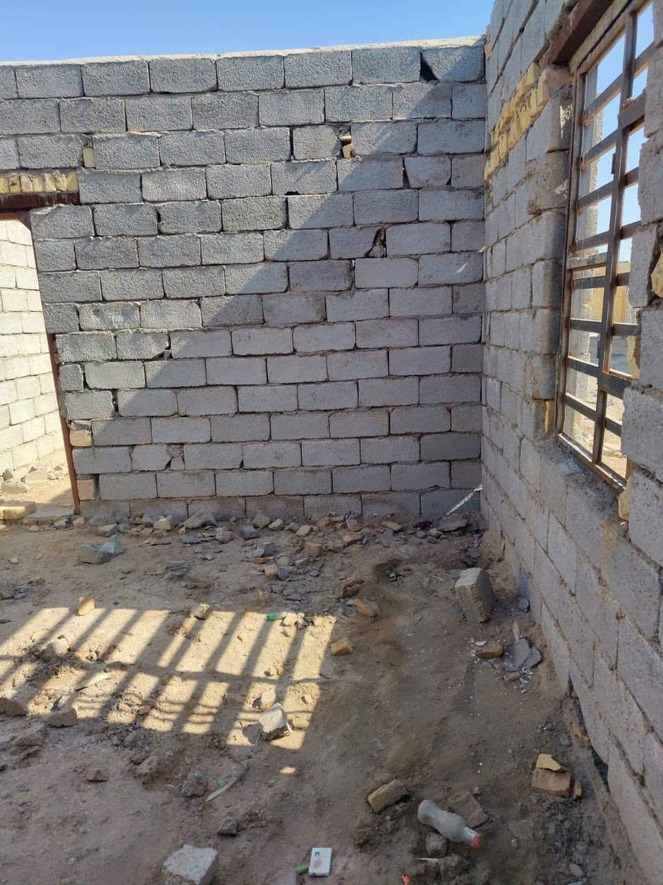 هيكل زراعي للبيع مساحة 130متر ناحية سديناوية قرب مركز الشرطة الجديد الي ورة صفي الدين غرفتين وديوانية وصحيات ومطبخ وصالة ومنور وحمام داخلي السعر 22وبي مجال للاتصال ***********
