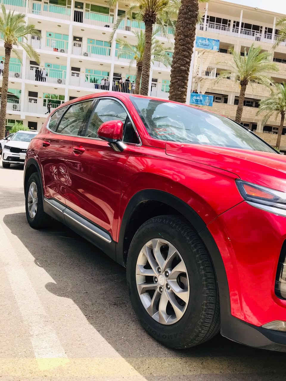 السلام عليكم ورحمة الله ، سنتافيا للبيع وارد كلين صورة الحادث في المنشور . موديل ٢٠٢٠ اربع سلندر ٢٥٠٠ فول عدا القمارة حديد والجنطة عادي الكشنات مخمل الباقي مواصفات السنتافيا معروفة السعر { ١٩ الف دولار $} مجال قليل . للتواصل ***********.
