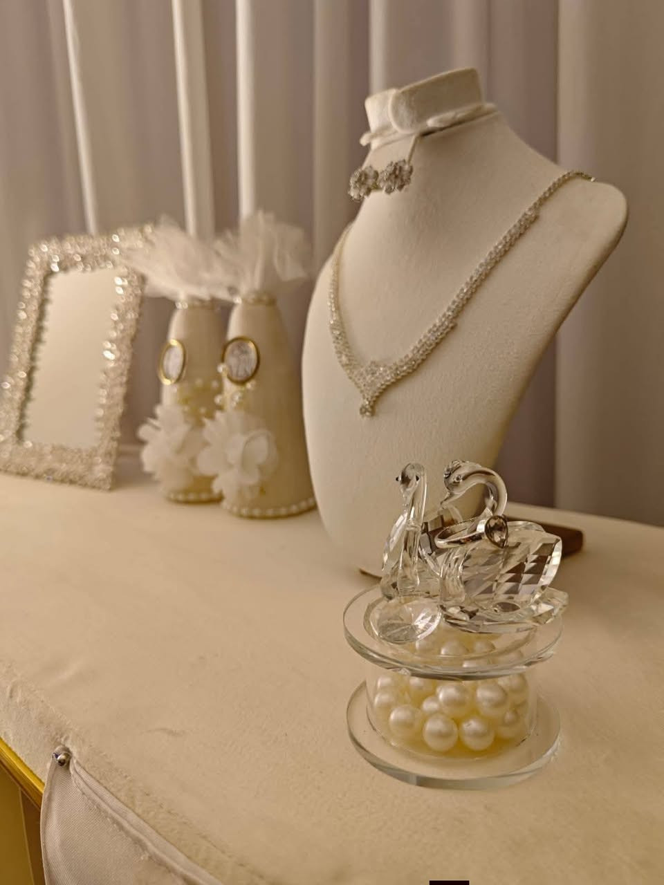 في لحظة الخطوبه كل شي لازم يكون راقي، ناعم، ومليان إحساس.
وإحنا بخدمتچ نصمّم كوشة تخاطب روحچ قبل ذوقچ 🤍✨

🎀 تصاميم Handmade بتفاصيل ناعمة
🌸 ورد مُنسّق بذوق رقيق يكمّل جمال المكان
✨ تناغم بالألوان… وإضاءة هادئة تخلق جو ملك

احجزي كوشة حلمچ، وباقي التفاصيل علينه 
للحجوزات والاستفسار – راسلينا على الخاص او واتساب ***********
