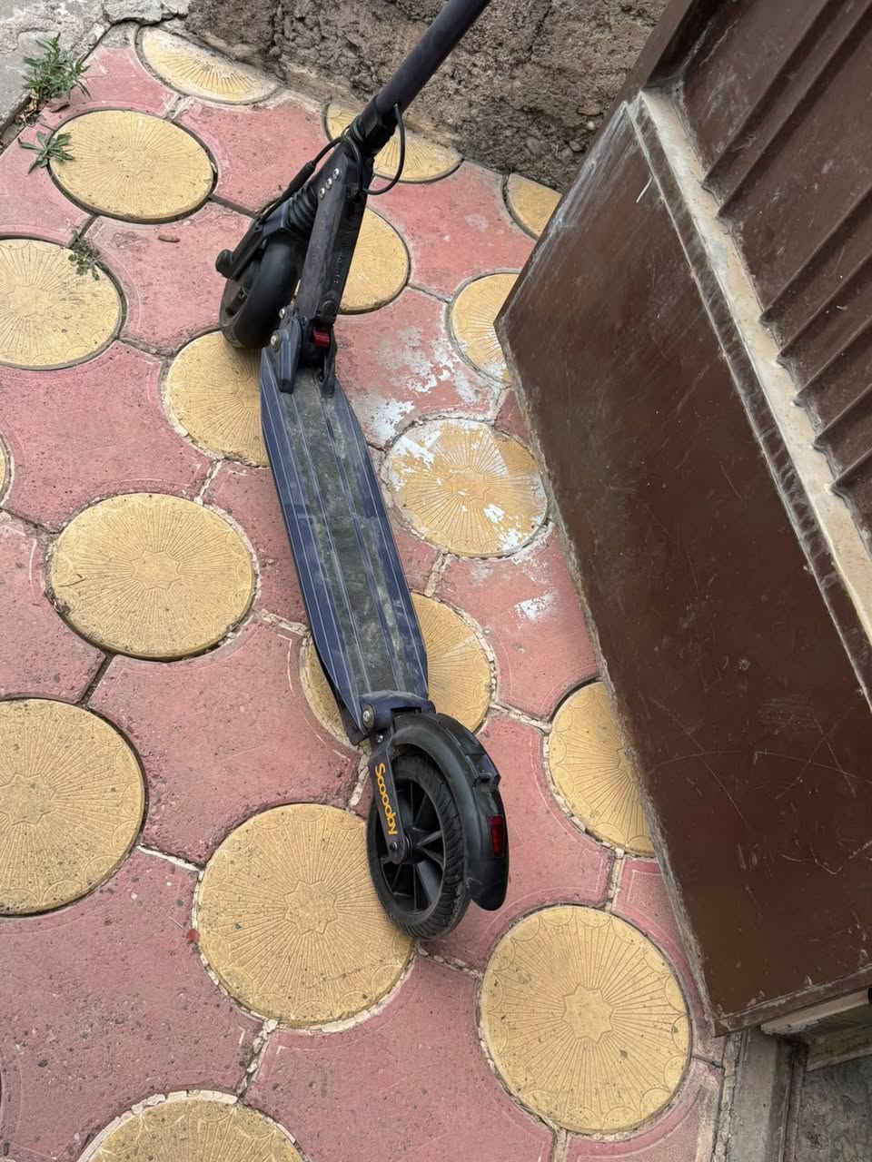 سلام عليكم شلعه سكوترات سنغافوري درجة اولي عدد اكثر من ٨٠ بيهن يشتغل بيهن بطاريات وعندي بطاريات احتياط انطيهن احجام مختلفة جبير وسط صغير والجبير اكثر السعر شي على شي ٥٠ دولار 
للاستفسار***********
