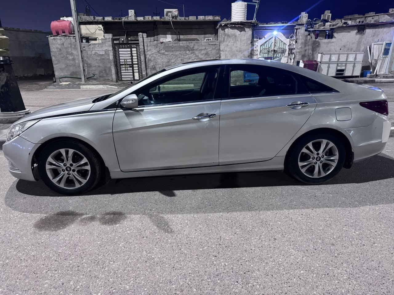 سوناته ١٤ متوم شرط حاسبه اصل بانزين 
 فول مواصفات ١/١ ثلاث بصمات فتحه شاشه كامرا تبريد تدفئه كشن كهرباء  كصه جنطه كفاله كير مكينه
السياره احلا من الصور مابيها نقص برغي 
السعر ٤٩ قفل مكاني بصره 
***********
