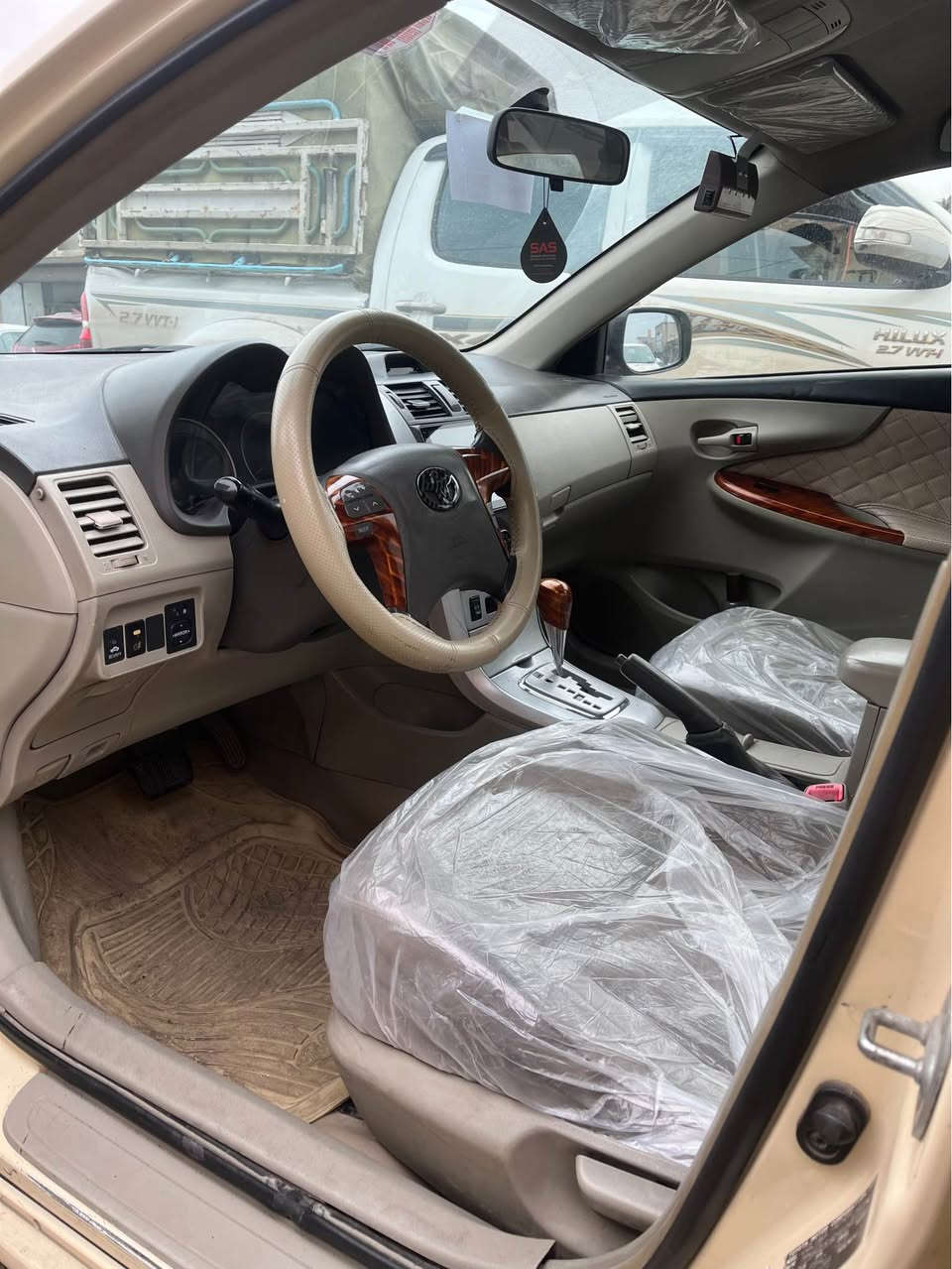 بیکاشۆ تەکسی ٢٠٠٩ کرایتە تۆماتیک مەکینە بیلادی بە شەرت  ١٠ پارچەیە هەموو پارچەکانی بیلادیە رەشی لەسەر نیە چاملغی پشتەوەی سایەق بۆیاغە کەمەک ژۆرێی گرتیە باقی تەقە و رەقە بە شەرت سەنەوی و هەزە و ژینگە و رەقەمی  نوێیە کامل ئەشیای لەسەرە گیچ تۆبز ٣ پارچە سلڤەر سەعاتی اسلی ئایپاد تایە و ویلی اسلی شەریکە یۆکۆهاما ڤۆلیۆم شەریکە نەقوستانی نیە لە هەولێرم نرخی ١٢٧$ تکایە هەموو شتم نوسیە کریار نی نە ئەمن ماندی بکە نا خۆشت لەگەل ریزم *********** أربيل, العراق
