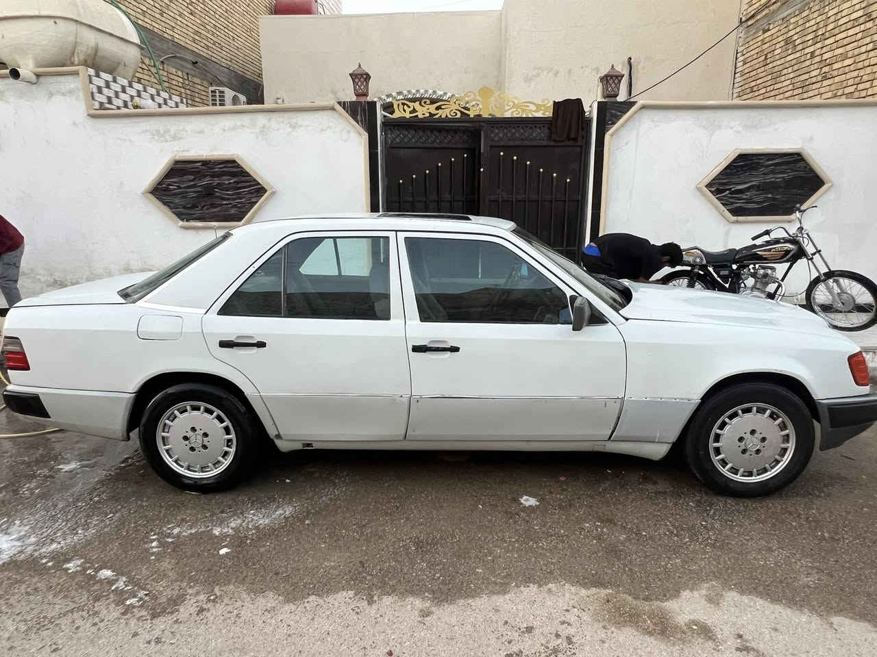 مارسدس دب موديل 88
محرك 2500
تبريد ثلج ❄️
غرفه نضيفه 
سياره مكفوله من العيب الشرعي 
محرك مكفول 
سونارها موجود يمي 
حداديه فوول تجي وتشوفها 
مصبوغه جماليه 
سعرها ((55ورقه ))وبيها مجال الشراي يشلع عيوني 
رقمها ذي قار مداور ثاني يوم 
عنواني ناصريه مركز 
***********

