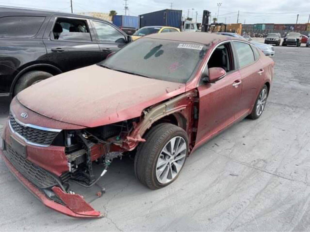 السلام عليكم
Kia Optima S 2019
وارد امريكي 
حادثها چاملغ السايق مصلح بدون ايرباگ
صور الحادث مرفقه
لون السياره ماروني

المواصفات 
1) كاميرا خلفيه
2) مكينه 2,400 GDI
3) شاشه كبيره Android Auto و Apple Car Play
4) رادار امامي و خلفي و جانبي
5) حساس خلفي 
6) تحديد مسار 
7) مثبت سرعه 
8) كشنات جلد و مخمل
9) كشن السائق كهرباء
10) تحكم بالستيرن
11) اشاير بالمري
12) نقطه عمياء
13) لد امامي و خلفي
14) حساس اطارات
15) ثلاث وضعيات قياده ايكو و عادي و سبورت

رقمها بغداد
السياره ماشيه 77 الف ميل قابل  
للتواصل وتساب ***********
