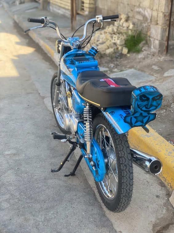 السلام عليكم ايراني تعمير بعدهي بدهن الشركه صارلهة اربع ايام من معمره مكينه سيجي امل حربه اوراق سبعه سكنر دراجه نضيفه مكفوله برغي ما نقصهة شلعه ومعدل بعدهي عل سحك ضفيره كامله ولايت ثلجي زنون عالي ناصي سيت زلغ ما مزلوغ من ابو شبلي سعره 230 المكان بغداد الحسينيه رقم *********** واتساب  السعر 975 مجال قليل. الدراجه احلا من الصور بهواي
