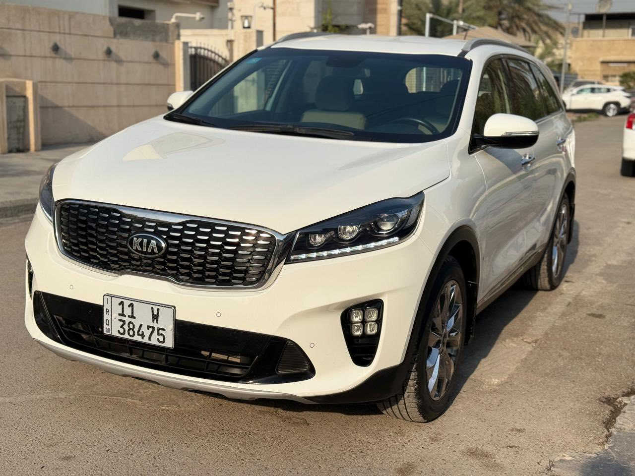كيا سورنتو 2020 خليجي وكالة 
ماشية 59 الف كيلو نظيفة جداً
محرك سته سلندر V6 
بصمة تشغيل و ابواب
صندوق كهرباء
بردات ابواب
3 قطع تبريد 
بجم زنون 
( السيارة مكفولة من الصبغ ) 
بيها بارد بمكانين صغار 

السعر 24,000 $ 
رقم بغداد / بأسمي
مكانها بغداد / شارع فلسطين
***********
