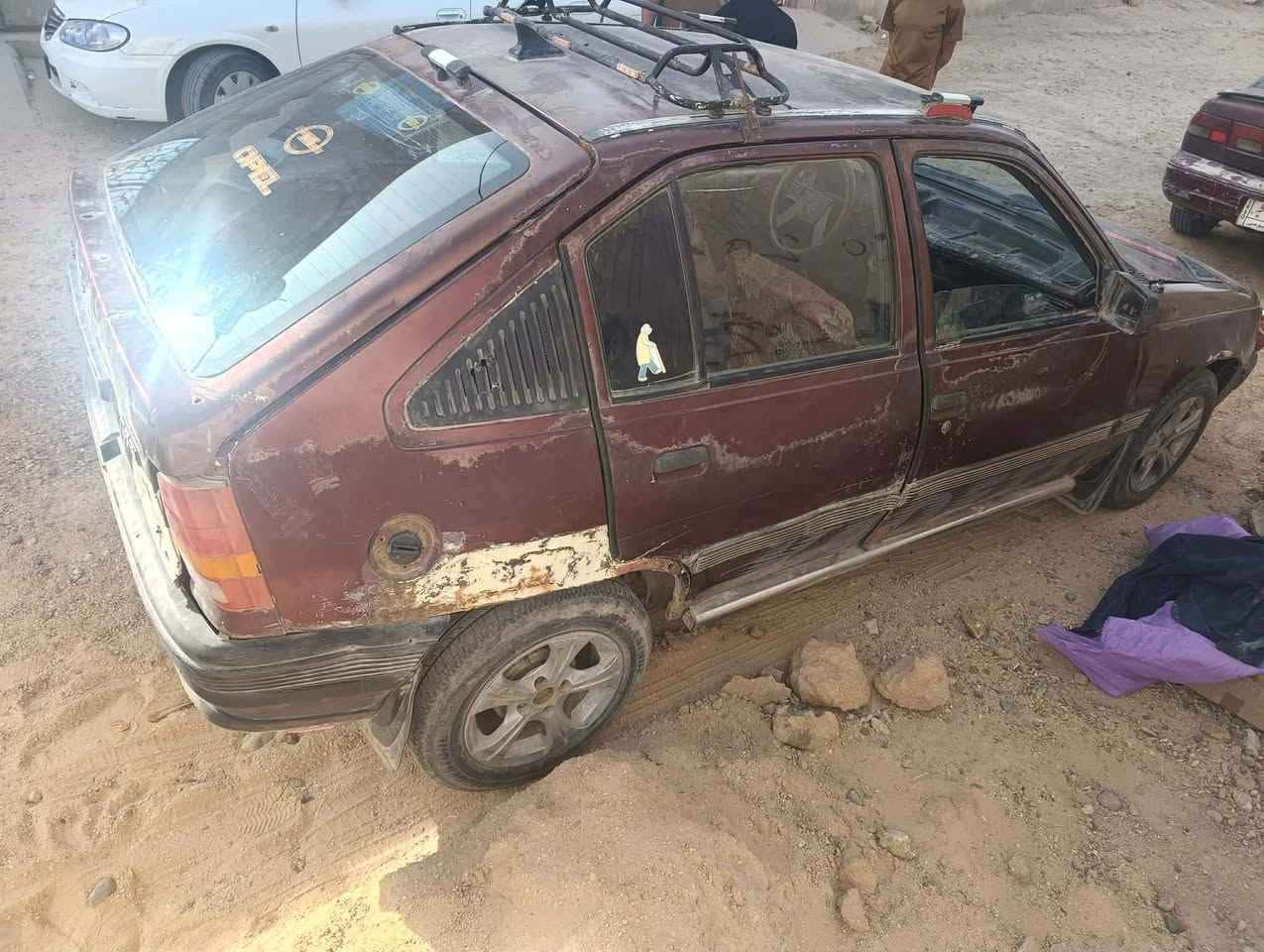 السلام عليكم 
للبيع سيارة اوبل كاديت 
السيارة محركه يبخر بس تمشي وكربائياته شغاله السيارة مثل مموضحه بصور ابيع زوج لوحات السيارة ما عليه غرامه وسنويته ساقطه ب 2023
رايده ب 8 ورقات وبيه مجال قليل ،
***********
