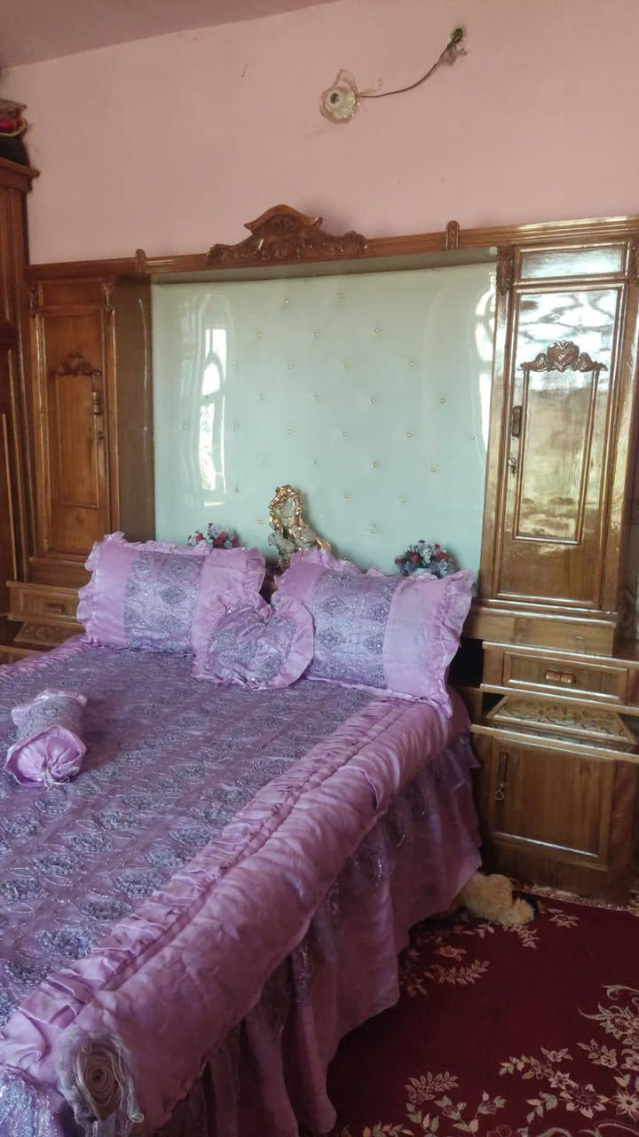 السلام عليكم غرفه للبيع مستعمله صاره شهرين الغرفه تسكام***********
