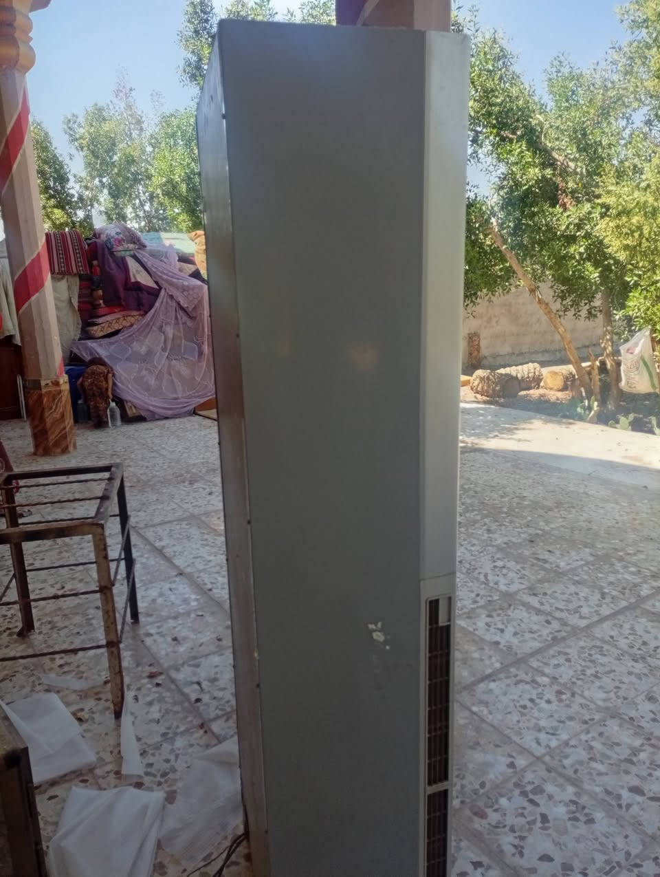 سلام عليكم سبلت عمودي اصلي 3او نص طن شغال تبريده ثلج بعده جديد سعر 700 اوبي مجال ***********
