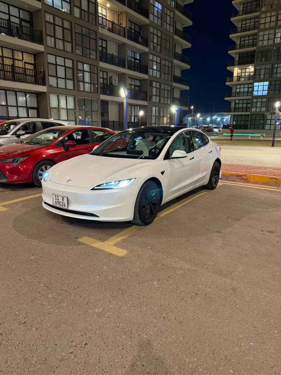 سلام عليكم
تسلا  3 تك ماطور 

موديل 2024

ماشيه 15

سياره قطعه وحده صبغ جاملغ لخلفي 

ايرباك برده فقط 

سياره جديده احلا من صور 

سعر 220وبيه مجال 

مكان بغداد حي جهاد الاستفسار ***********
