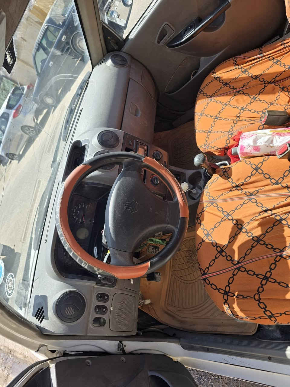 السلام عليكم سايبا للبيع بسمي ٢٠١٢ بيهه قطعتين صبع بنيد وجاملغ امامي نجف حي الوفاء 
***********
