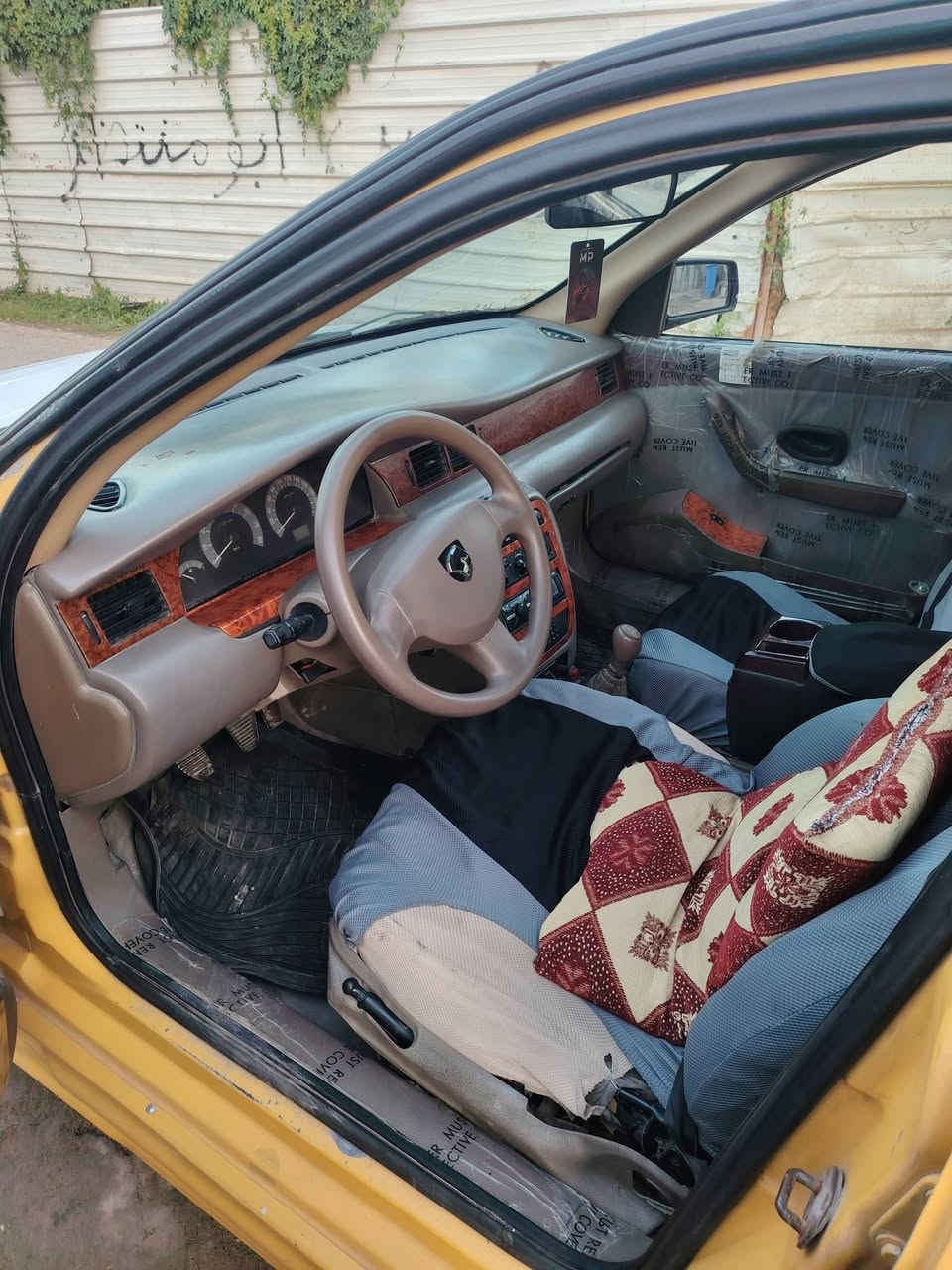 سلام عليكم سياره سمند موديل 2012 رقمه القديم لأحمر محرك مجفت جديد الكير خير من الله السياره حادثه فقط جنطه مواصله لا لغد ولا شاصي غرامات مصفره هيئه ماعرف شكد عليه الي يطلع عليه اني ادفعهن السياره نقصه دعاميه وصدر السعر 25 وبيه مجال بسيط رقم الهاتف /***********
