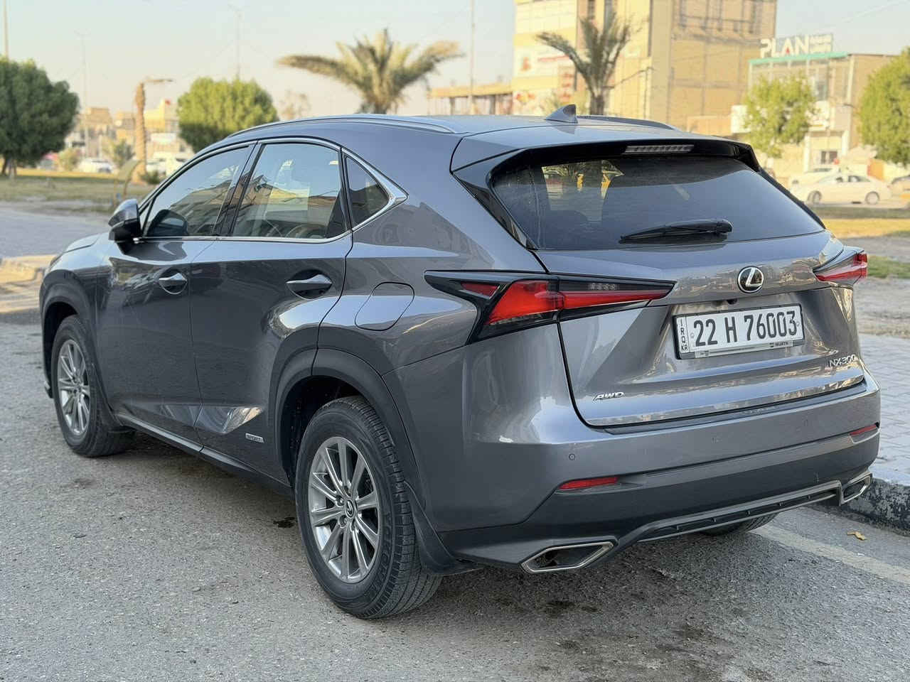 السلام عليكم
للبيع لكزز nx300 الموديل 2021 بانزين فقط 
فول مواصفات فتحة كشنات كهربائية جلد 
كشنات تدفئة وتبريد
رادار امامي وجانبي 
توقف ذاتي 
حساسات امامية وخلفية 
جنطة كهرباء جلاق 
لايت زينون عالي وناصي 
ستيرن كهربائي 
نظام خروج من المسار 
اضاءة بقبضات الابواب 
واضاءة دوس ليزرية علامة لكزز
اهواي بيها مواصفات ما تنذكر 

وارد امريكي حادث بنيد فقط صور الحادث بالمنشور 
ماشية 34الف ميل 
السيارة جديدة كلش وعليها نانو سيراميك 
رقم اربيل ومكان السيارة كربلاء 
السعر 285 
للاستفسار 
*********** / ***********
