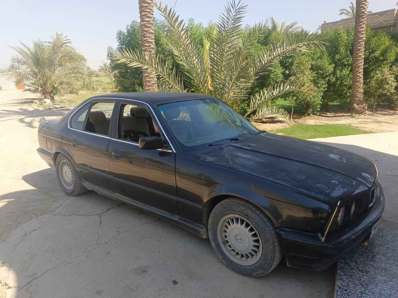 السلام عليكم.
سيارة BMWللبيع
موديل ٩١ رقم واسط باسمي 
كير ومحرك مكفولات 
تبريد شغال 
حماوته ثابت عل نص
السيارة صدرة تعبان 
عنوان السيارة بغداد 
السعر ٣٩ وبية مجال 
للاستفسار .***********
