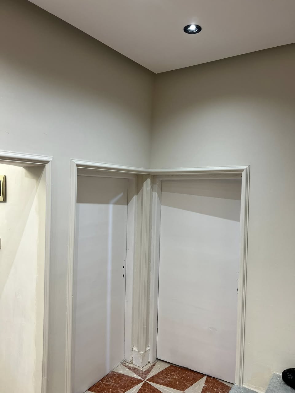 BETEK
منتج داخلى طافي  قابل للمسح
لمسة احترافية لكل الجدران 
*********** //كادر صبغ داخل العمارة للعمل اسقف جبس  بورد وطلاء الجدران وتصليح الرطوبه //وعمل تغيير وصبغ الابواب الصاجيه والشبابيك
