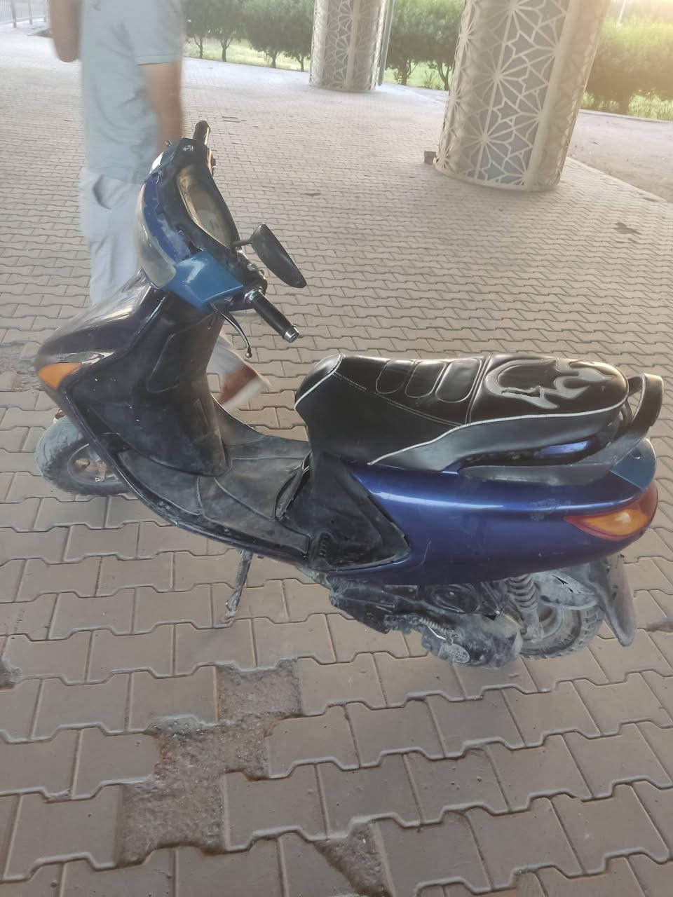 دراجه فراشه للبيع مكينه مكفوله وناعمه كهربائيات كله شغال سلف وهندر لايت عالي وناصي مابيه اي خلل السعر 325 وبيها مجال قليل  ***********
