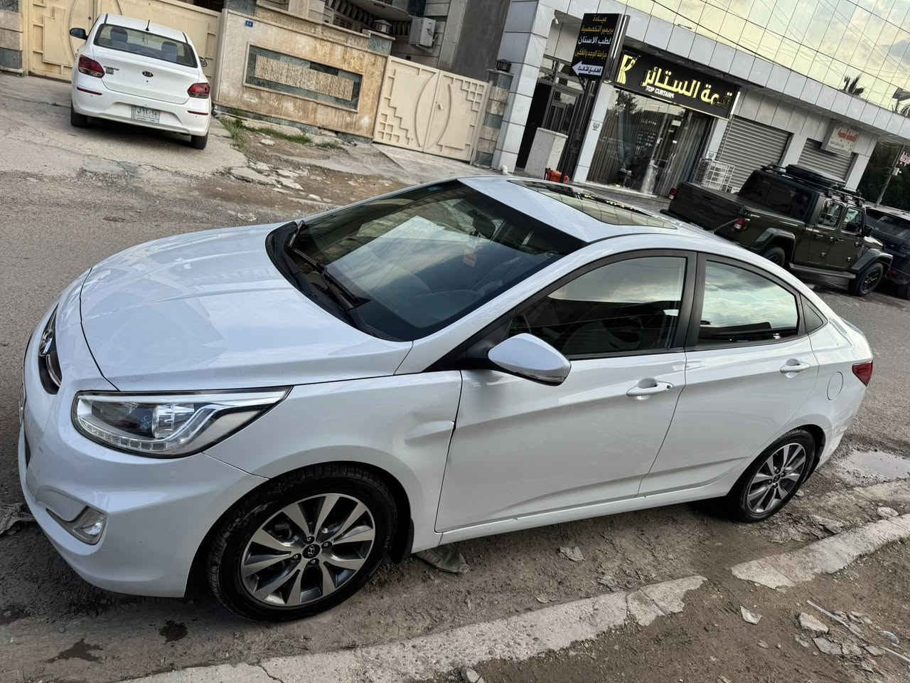 السلام عليكم 
اكسنت 2018 خليجي للبيع 
مواصفات فول فتحه 
ماشيه 82  الف
هزه جديد تحويل ثاني يوم 
السعر 118 
سياره كامله من كلشي 
***********
