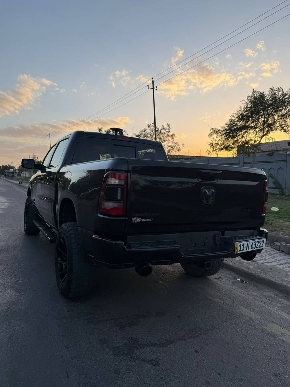 سلام عليكم 
رام 2019 
مكينة 8 /5700 
سيارة مزودة ترفيعة من شركت RS
مزودة كزور 
رقم مميز 
لاستفسار ***********
