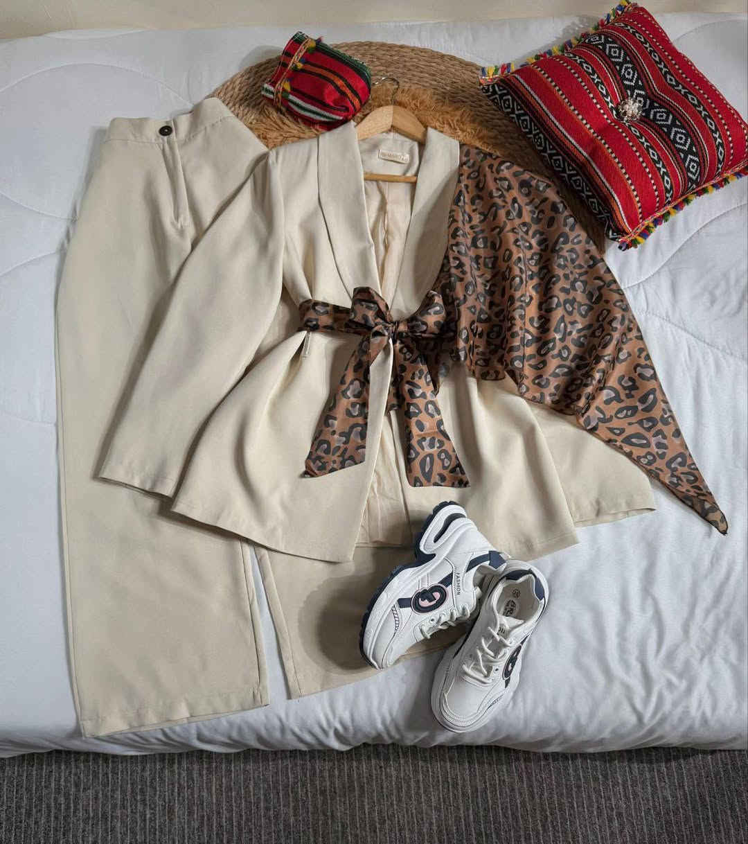 طقم قطعتين❤‍🩹 
خامة هوريم دابل تركي
38–40–42–44–46
توصيل لجميع المحافظات 5


**إذا كنت صاحب هذا الإعلان وتريد حذفه لأي سبب، رجاءا أرسل رسالة إلى الدعم الفني**