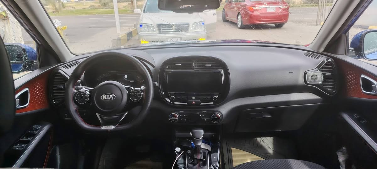 كيا صول للبيع
موديل 21
فول مواصفات تيربو
السعر 150 ورقة وبي مجال قليل
*********** السيارة بسمي تحول ثاني يوم
