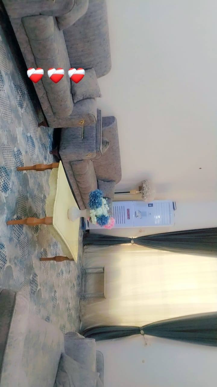 سلام عليكم بيت للبيع مساحه 200م  الشموع قرب مدينه العاب يبعد عن الشارع العام 40 م بيت درجه اولى السعر خاص رقم الهاتف ***********
