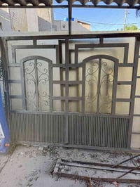 باب خارجي طلاقتين اسلات ارتفاع مترين او سبعين العرض ثلاث امتار بدون ظر...