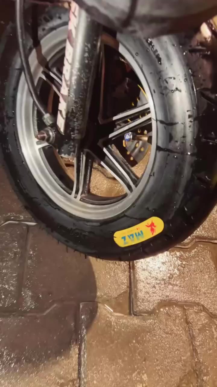 سلام. عليكم.  شباب.  دراجة. ماكس. عدله. رمبه. الدراجة. صارله شهر. من نازله.  دراجة. قليل. بحقه. جديدة. من مكينة معدل. 120.  وكفران نضيفه. + بيه. تزويد. اصلي.  استيل. ويل. كب. نجمه. اصلي. وقطرة. اكسل. وفلاوين.  بيه. بعد نواعم.   ها وشرط احله. من الصور. هيه.  السعر  مليون. و. 350 وبيه. مجال.  قليل. هاذ. رقمي. ***********   /  بلازحمه ال مو شراي. لا يعلق. ولا. يخابرني.  ماشي.    ملاحضه. تريد بدون. تزويد   يختلف. السعر.  خابرني. وسهله. 👍
