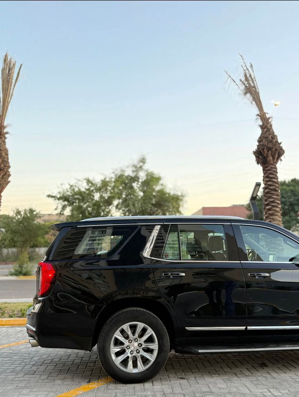 السلام عليكم اخوان للبيع فقط

السعر بلاش. وماكو هيج سعر 380
وبيهه مجال 

 جي ام سي يوكن فئة slt ٢٠٢٢ وارد خليج 
  
بيهه قطعه باب سايق صبغ. وتكم شبر بشبر ولقماره بارد قطعه 
اعلانيه واكعه 

السياره فووووووووول ١/١
 ماشيه / ٦٠ الف كيلومتر 

مواصفاتها 
رادار امامي
نقط عمياء جانبي 
٥ كامرات
٣ شاشات 
كشنات حار بارد
كشن خلفي vip
جنطه شفط 
وبعد بيهه مواصفات متخلص 
مكان سياره بغداد 
*********** بغداد, العراق
