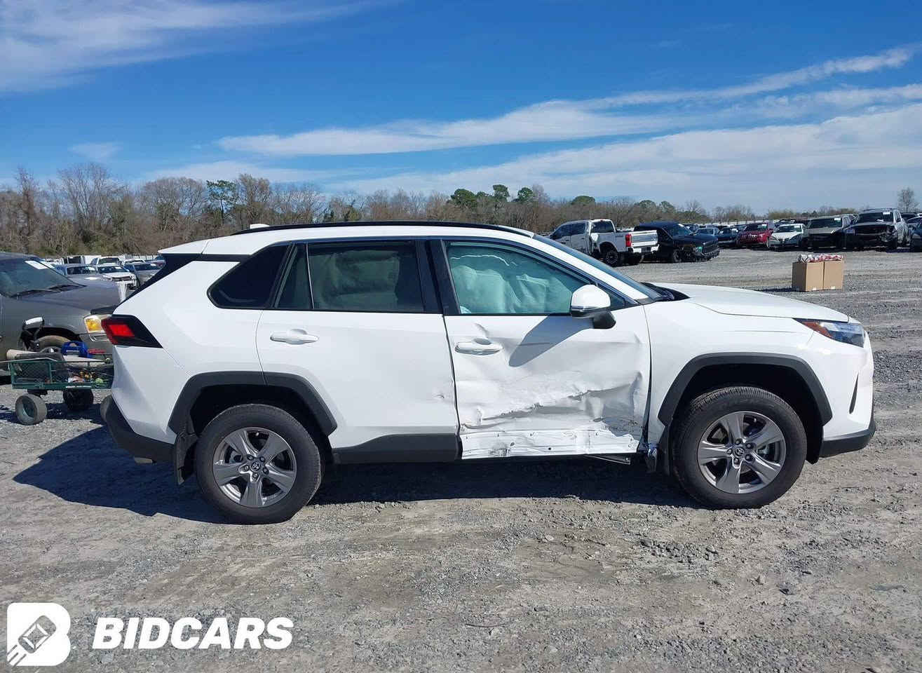 السلام عليكم رافور للبيع موديل 24 بس بها الباب السكن مبدل بلادي بالامارات سعرها 285 رقم سليمانيه ***********
