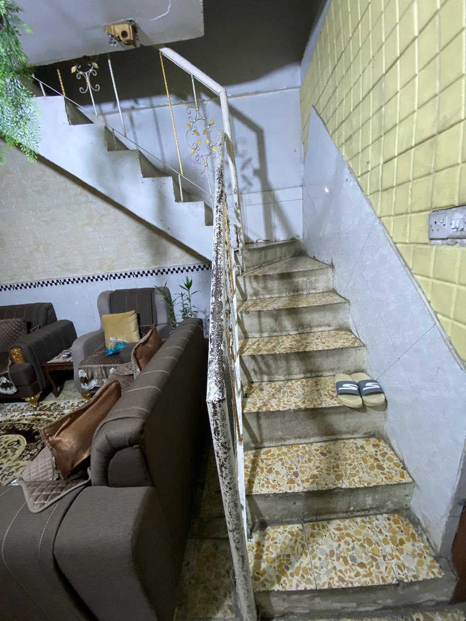 بيت للبيع في بغداد الجديده شارع المسبح المساحه 48الواجهه 3ونص النزال 17 للتواصل ‭0770 365 9545‬
