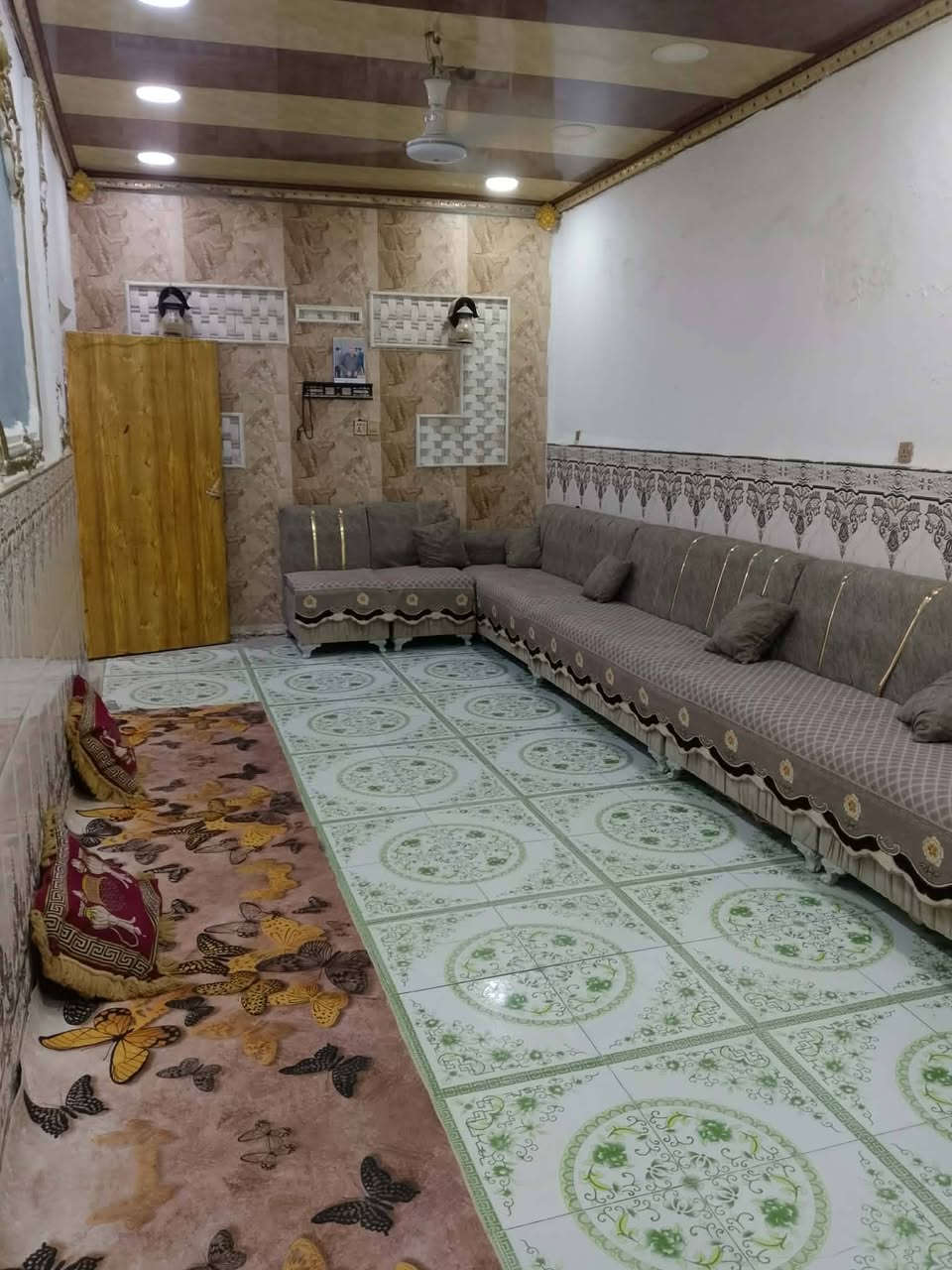 بيت للبيع
مساحه121متر

واجه9متار

طابق الاول ستقبال ومطبخ  صاله غرفه صحيات

طابق ثاني غرفه وصاله

رقم *********** 
حي النهضه
قريب ع فلكه جمعيه
