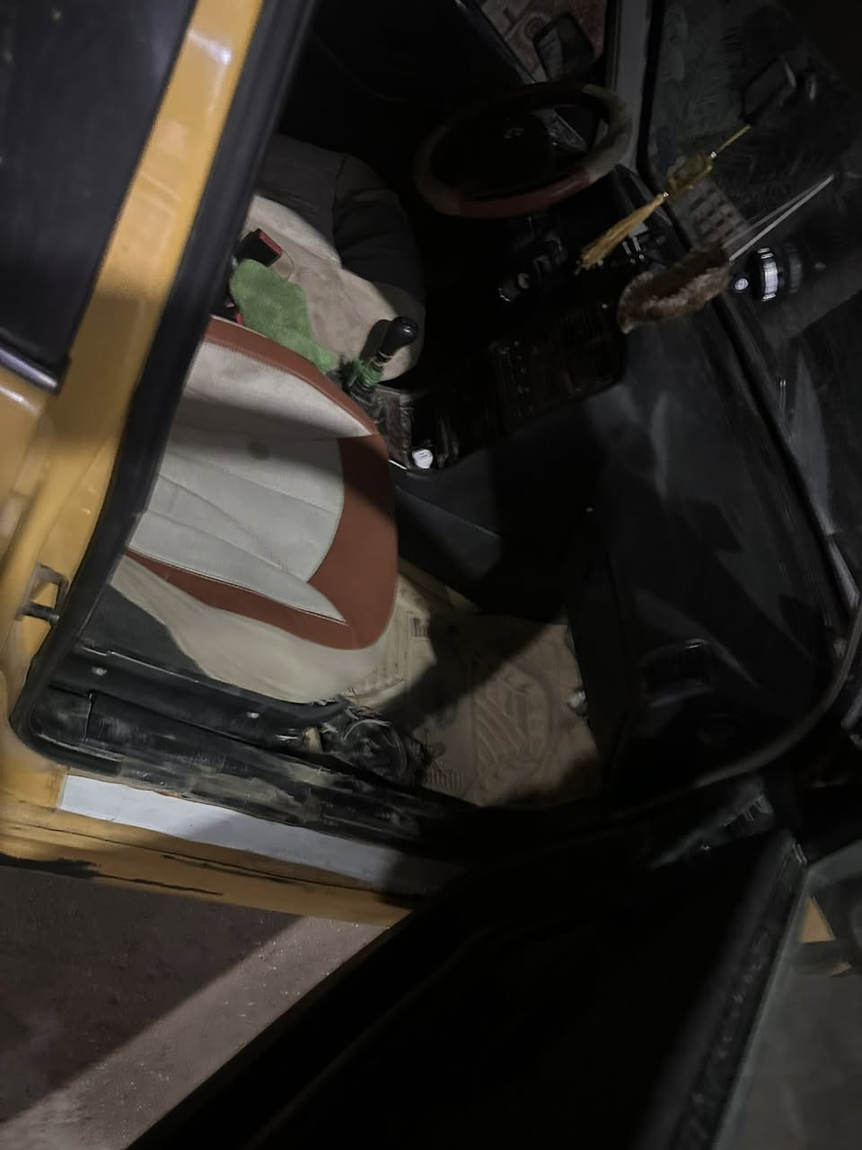 اسلام عليكم سياره بيجو بارص موديل 2013حداديه جديده تخم تايرات جداد مكينه بيه بخار قليل كلش السياره خير من الله رقم انكليزي بابل امصفره هيه اوغرامه شطلع عليه اكطع من عده السعر 30اوبيه مجال ***********
