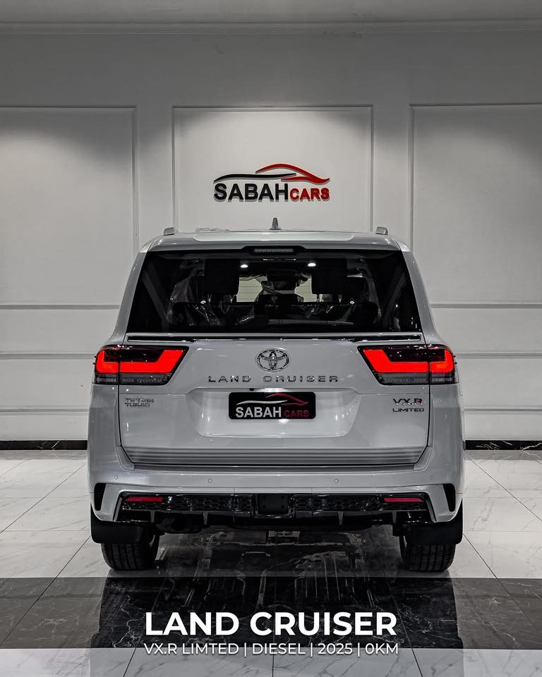 TOYOTA | Land Cruiser | VXR TWTWIN TURBO | 2025 | Diesel
‎وارد خليجي | 5000 كم
‏‎
📞***********
واتساب او اتصال 
محرك V6 ديزل توين تيربو سعة 3.3 لتر
قوة 302 حصان عند 4000 دورة/دقيقة
عزم دوران 700 نيوتن متر عند 2600 دورة/دقيقة
ناقل حركة أوتوماتيك 10 سرعات
نظام دفع رباعي دائم (4x4 Full-Time)
عدد المقاعد 7
الأبواب 5
سعة خزان الوقود 110

‎وزن إجمالي تقريبي 3230 كجم
إطارات 265/55R20
نظام تكييف هواء رباعي المناطق
مقاعد جلد مريحة مبرّدة
نظام صوت JBL فاخر
شاشة وسطية كبيرة مع نظام ملاحة
كاميرات 360 درجة
مساعد البقاء في المسار
تطعيمات خشبية فاخرة
إنارة LED كاملة
دخول وتشغيل ذكي
كامرات360
مغلفه PPF
فول عد الشفط 
صندوق كهربائي
سعر155مليون
 عشر شدات ونص وبيها مجال
