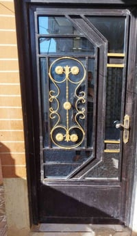 باب حديد للبيع مع الاطار السعر 150 للستفسار 07721905181