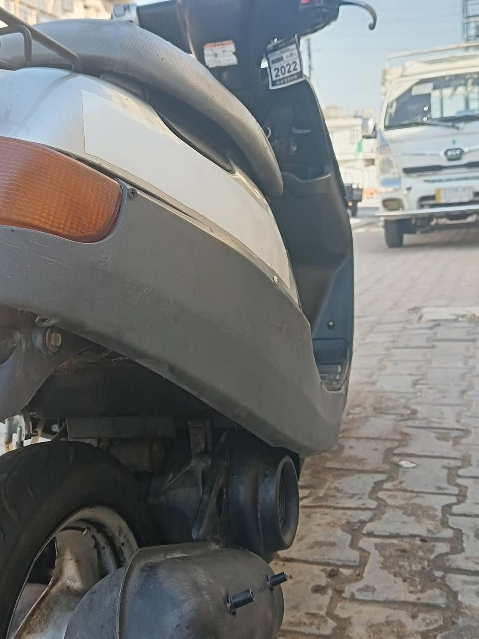 دراجه بطه
قفل ستيرن وجنطه شغال 
مكينه ناعمهه مجفته تجفيت عام جديد
كابريتر اصلي جديد
الدراجه حلوه ونضيفه كهربائيات كلها شغاله 
نقصها باتري فقط والسلف شغال نقصه دشلي فقط 
مكاني كريلاء حي الحر السعر ٢٥٠ وبيها مجال 
رقم الهاتف: ***********
