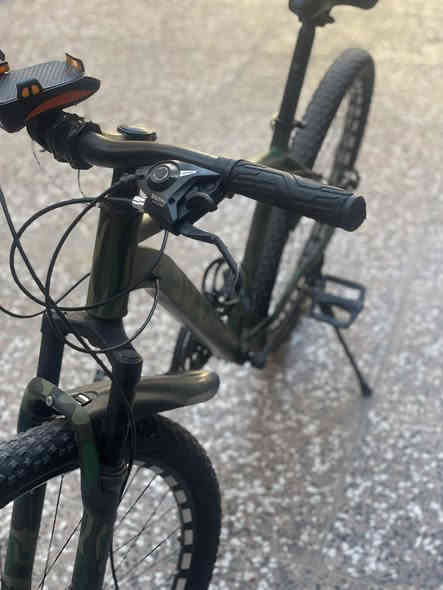 بايسكل جبلي 🚵
اللون حشدي ✅
بايسكل نظيف 
بيه عطل بس الدسك مكسور 
والكير الامامي عطلان والتاير يرقص 
التاير يتصلح ب 5 ال فقط والبقيه كلشي ما بي 
المكان بغداد الشعب للاستفسار راسل واتساب 
*********** او ماسنجر
