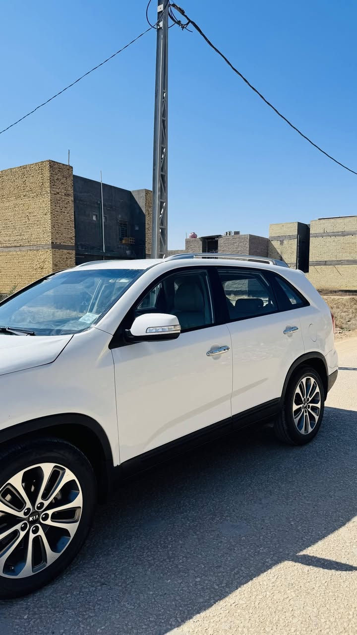 سورنتو 2015 خليجي 6 سلندر 7 راكب
 مكفولة من الصبغ ما عدا بارد في الجاملغ الايسر موضح في الفيديو
كشنات جلد
 مرأة شفط
مقعد السايق كهربائي
 تحكم ستيرن
 ثلاث قطع تبربد
انارة ترحيب
السعر 190 وبيها مجال 
مكان السيارة نجف 
***********
