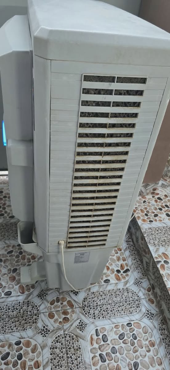 مبردة شغالة نظيفة شرط 
 حجم كبير
بيهه 3 سرعات 
وحتى موزع الهواء شغال

العنوان  روناكي قرب جامع ذي النورين 
***********
