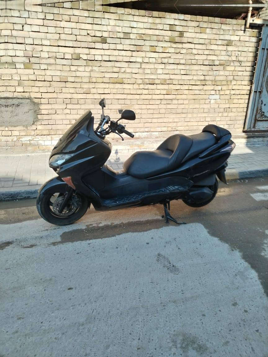 السلام عليكم اخوان للبيع فورزة صفر ٨ اصل كرستال كفرات حلو والمكينة مكفولة فقط كسر بسيط بالكفر موضح بغداد الرئاسة شارع ٢٠ للاستفسار على الرقم ***********
