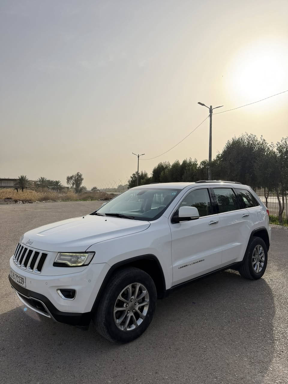 السلام عليكم
جيب 2014 خليجي 
رقم بغداد الدولي 
السيارة فول مواصفات 
لمتد 1/1 
بصمة أبواب 
بصمة تشغل 
كشن كهرباء 
جنطة كهرباء 
جكات
بانوراما 
كشنات تدفئة تبريد
السيارة بيها نص باب صبغ فقط 
والسونار مرفق ويه المنشور 
السيارة جاهزة مابيها اي نقص 
مكاني/ ديالى جديدة الشط 
للاستفسار/ ***********
